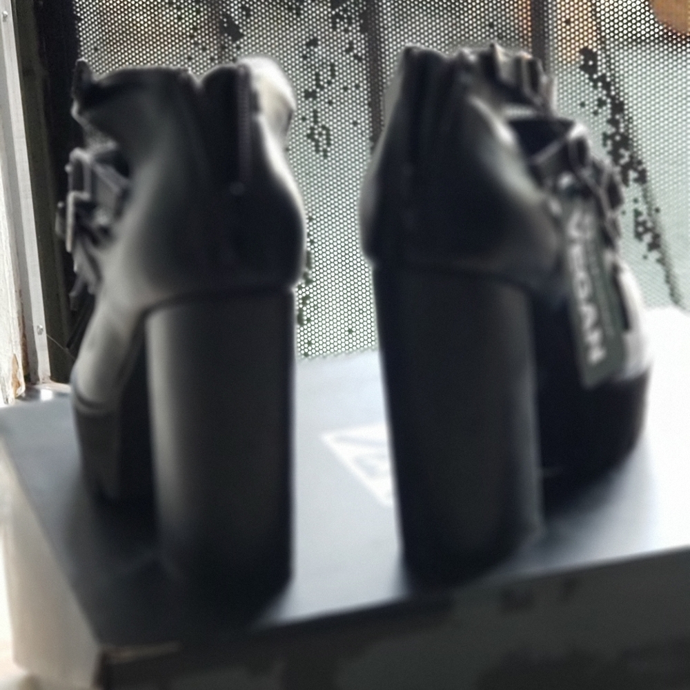 TUK 5Strap Point Platform Heel - Picture 4 of 4